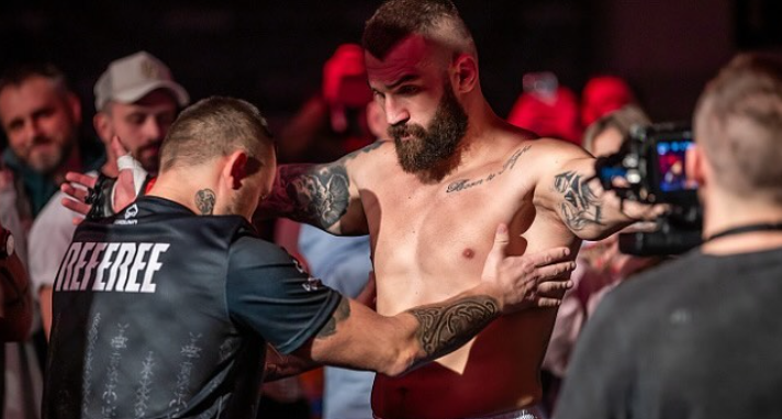 Roman Hulla před svým posledním zápasem v kariéře: Chci všechny pozvat na svůj zápas ať ještě zažiji tady tu atmosféru!