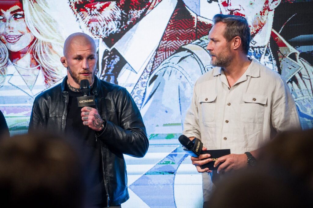 Dominik Humburger na tiskové konferenci OKTAGONu